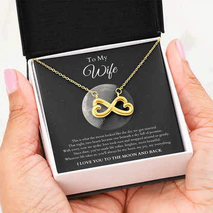 Infinity Heart Message Card Gold in Hand